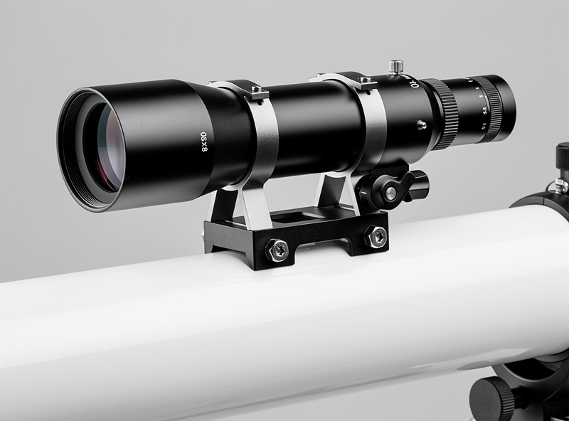 Finder scope 8x50 on telescope tube